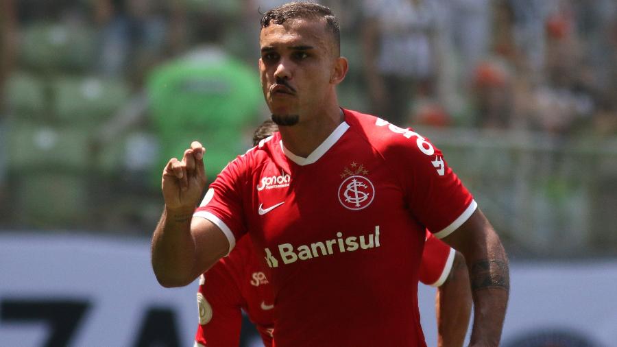 Pottker é alvo do Cruzeiro, mas Internacional não irá liberar o jogador gratuitamente - Fernando Moreno / AGIF