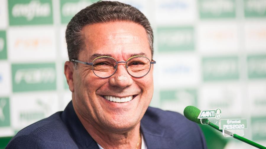 Vanderlei Luxemburgo está de volta ao Palmeiras, em boa forma, ao menos nas entrevistas - MAURíCIO RUMMENS/AGÊNCIA O DIA/AGÊNCIA O DIA/ESTADÃO CONTEÚDO