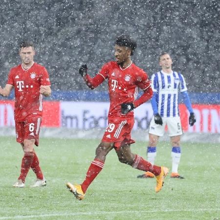 Kingsley Coman comemora gol marcado pelo Bayern de Munique - Boris Streubel/Getty Images