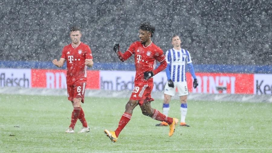 Kingsley Coman comemora gol marcado pelo Bayern de Munique - Boris Streubel/Getty Images