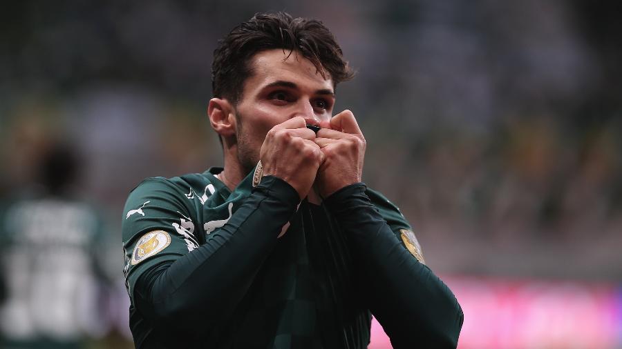 Raphael Veiga comemora gol marcado pelo Palmeiras diante do Inter - Ettore Chiereguini/AGIF
