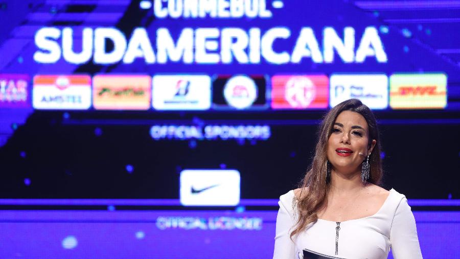 Jornalista Marina Granziera apresentou o sorteio da Libertadores e Sul-Americana  - AFP
