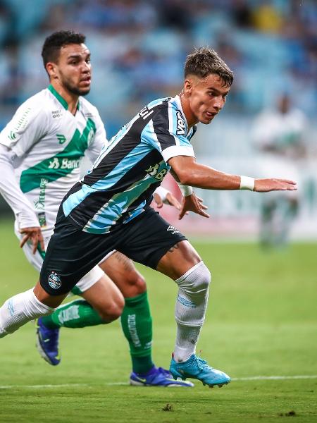 Ferreira tenta jogada durante duelo Grêmio x Juventude, pelo Gauchão - Lucas Uebel/Grêmio FBPA