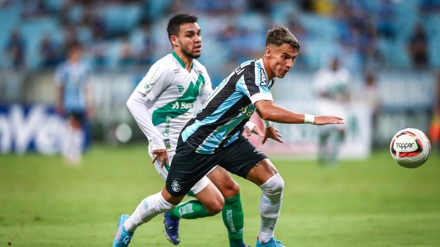 Ferreira volta a ficar disponível e mira retomar espaço no time do Grêmio - Lucas Uebel/Grêmio FBPA