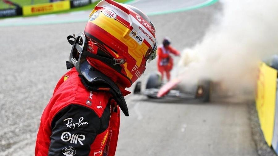 Carlos Sainz desolado após quebra de motor no GP da Áustria - Divulgação/Red Bull Ring