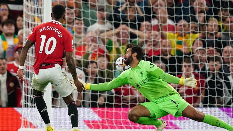 Rashford superou Alisson e balançou as redes do Liverpool no clássico do Campeonato Inglês - David Davies/PA Images via Getty Images - David Davies/PA Images via Getty Images