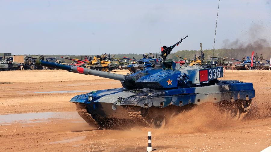 Tanque de guerra chinês durante disputa no Biathlon de Tanques dos Jogos Internacionais de Armas 2022, também chamados Olimpíadas da Guerra, no campo de treinamento militar de Alabino, em Moscou, na Rússia. 14/08/2022 - Por Mark Trevelyan