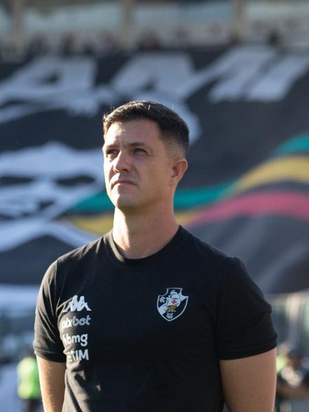 Maurício Barbieri, técnico do Vasco, em partida contra o Santos pelo Campeonato Brasileiro. - Dikran Junior/Agência Enquadrar