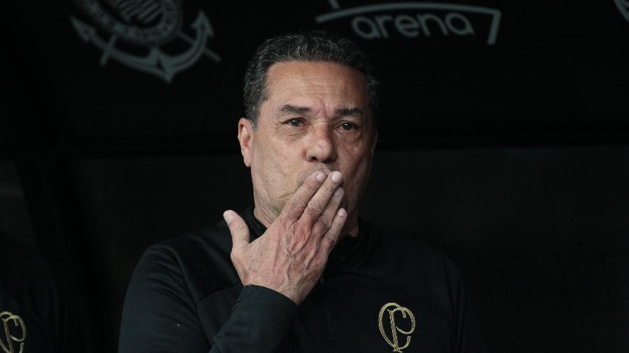 Luxemburgo, técnico do Corinthians, durante o jogo contra o Fluminense, pelo Brasileirão