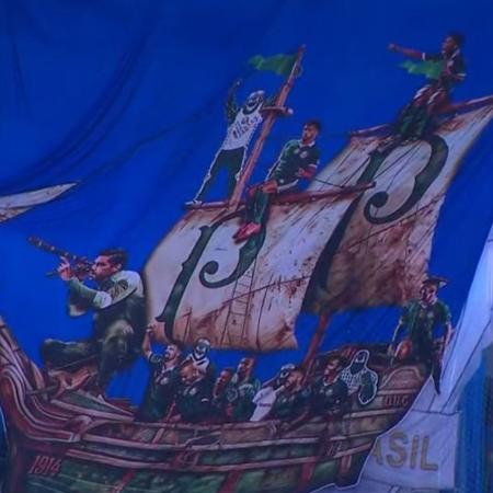 Torcida do Palmeiras navegou caravela no Allianz Parque em homenagem a Abel Ferreira