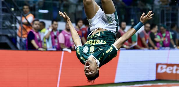 Palmeiras vence com gol dramático e Rony se redime em comemoração com Estevão