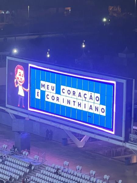 Corinthians faz homenagem a Silvio Santos antes do jogo contra o Bragantino, pela Sul-Americana