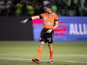 Um grande Choque-Rei destruído por um erro grosseiro da arbitragem