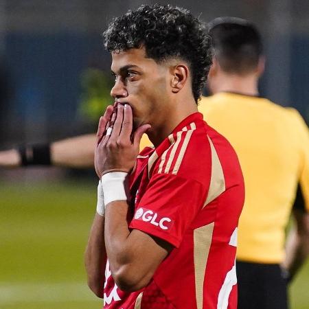 Emam Ashour se lamenta durante jogo do Al Ahly no Campeonato Egípcio - NurPhoto/NurPhoto via Getty Images