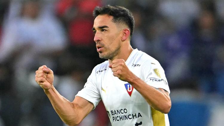 Alzugaray comemora gol marcado pela LDU contra o Botafogo na Libertadores