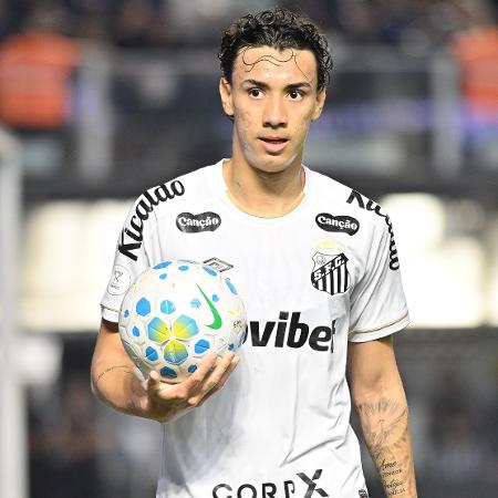 Gabriel Bontempo em ação em Santos x Remo, pela Copa do Brasil