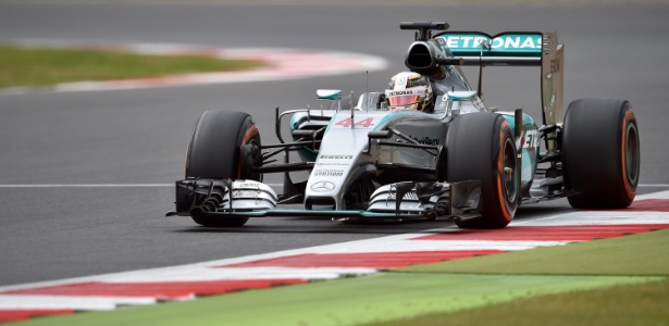 Hamilton deixou Rosberg para trás e voltou a liderar no terceiro treino livre - Andrej Isakovic/AFP Photo