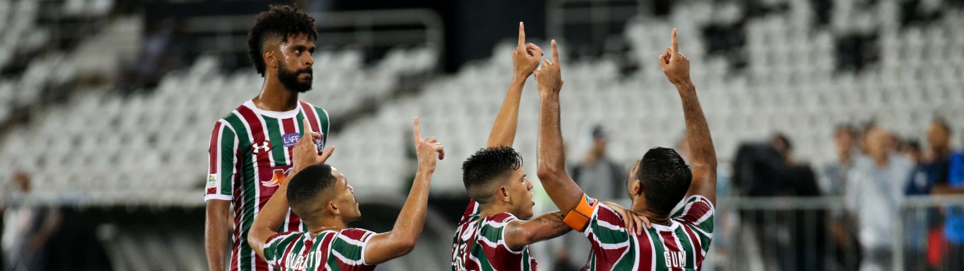 Jogadores do Fluminense comemoram gol de Gum diante do Flamengo nas semifinais da Taça Rio (segundo turno do Campeonato Carioca) de 2018