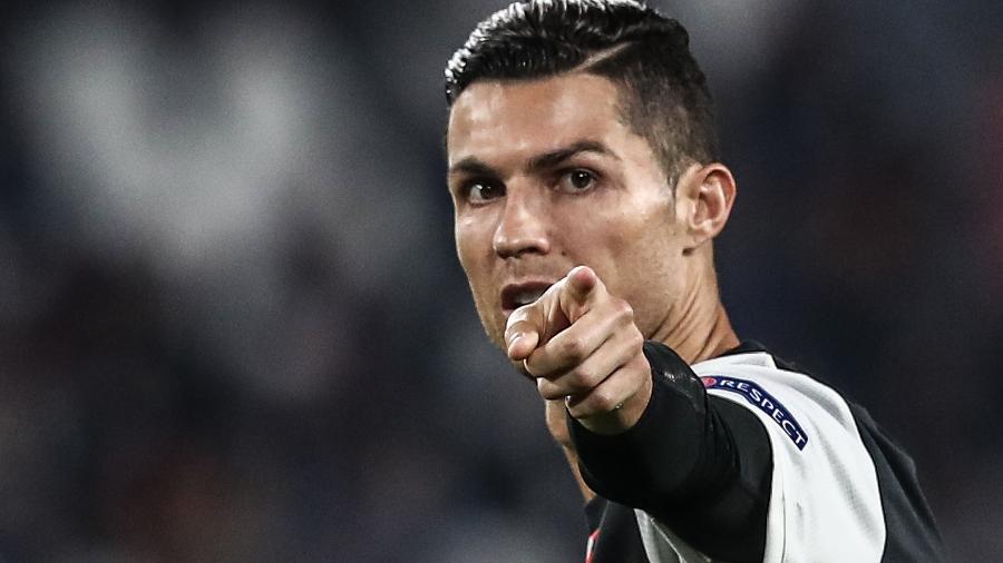 Cristiano Ronaldo gesticula na partida entre Juventus e Bayer Leverkusen pela Liga dos Campeões da Europa - Isabella Bonotto/AFP