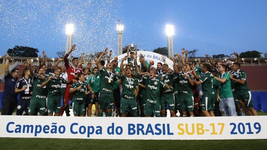 Palmeiras comemora o título da Copa do Brasil sub-17 no Pacaembu - Fabio Menotti/Ag. Palmeiras/Divulgação