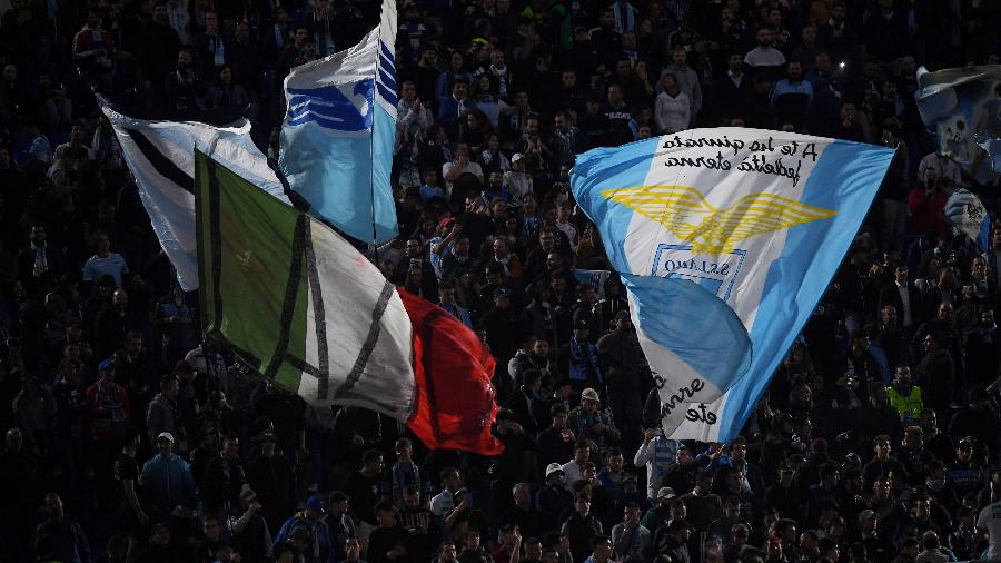 Torcida da Lazio tem histórico de ser ligada a grupos de extrema direita - Alberto Lingria/Reuters