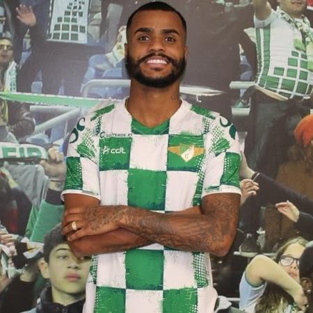 Felipe Pires, exPalmeiras e Fortaleza, é apresentado pelo Moreirense