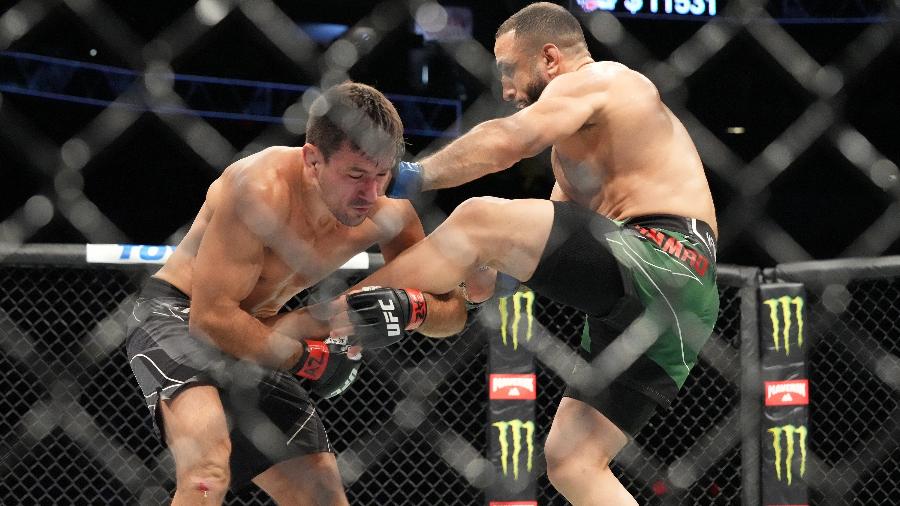 Demian Maia (esq) durante luta contra Belal Muhammad (dir) durante UFC 263 -  Louis Grasse/PxImages/Icon Sportswire via Getty Images