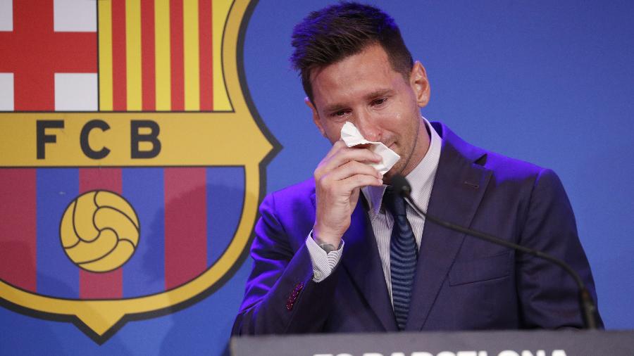 Lionel Messi chora durante sua coletiva de despedida do Barcelona - Albert Gea/Reuters
