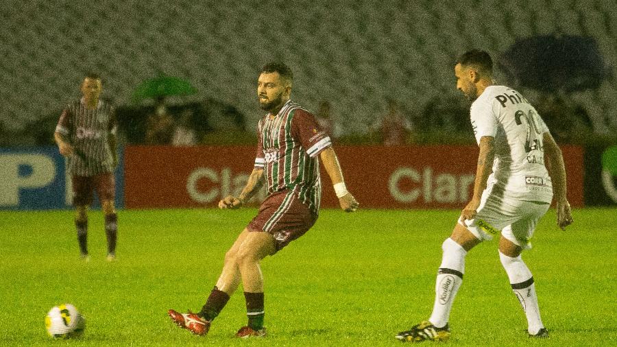 Bismarck e Camacho durante jogo entre Fluminense-PI e Santos - Aldo Carvalho/AGIF