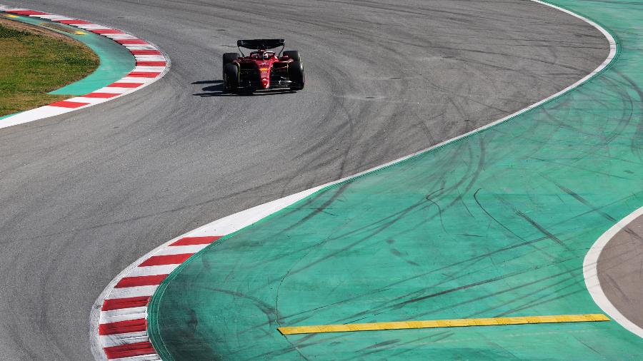 Charles Leclerc, da Ferrari, lidera o Mundial de Pilotos mas é seguido de perto por Max Verstappen - Mark Thompson/Getty Images