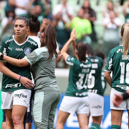 Jogadoras e comissão técnica do Palmeiras após goleada para o Corinthians  - FABIO MENOTTI