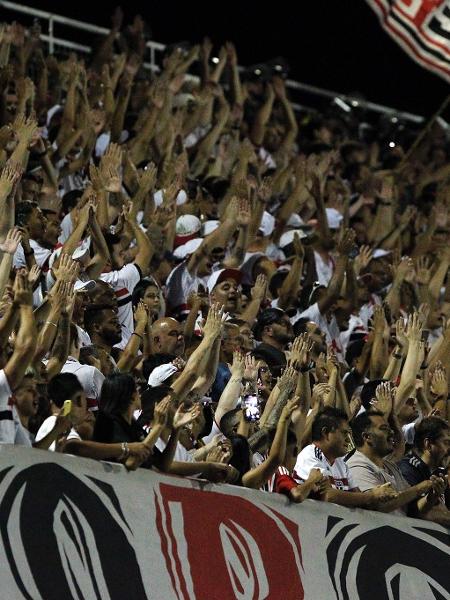 Torcida do São Paulo durante partida contra o São Bento no estádio Walter Ribeiro - Rubens Chiri