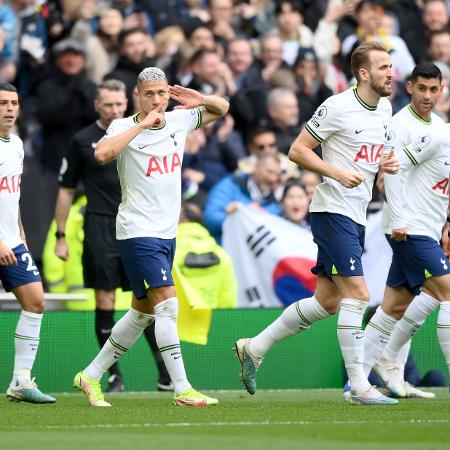 Richarlison durante vitória do Tottenham sobre o Nottingham Forest no Campeonato Inglês - Justin Setterfield/Getty Images