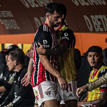 Calleri deixou Corinthians x São Paulo, jogo da Copa do Brasil, com dores na coxa