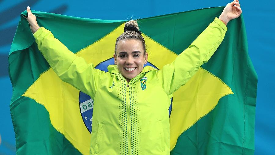 Camilla Lopes conquista a prata na ginástica de trampolim