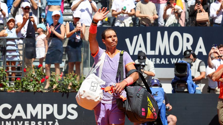 Rafael Nadal se despede após perder para Hubert Hurkacz no Masters 1000 de Roma em 2024