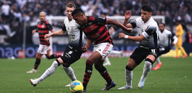 Destaque Defensivo de Charles Eleva seu Status como Opção para Ramón Díaz.