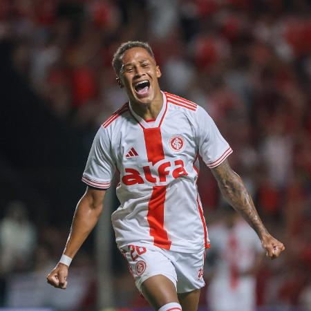 Vitinho comemora gol do Inter contra o São Luiz pela 7ª rodada do Campeonato Gaúcho