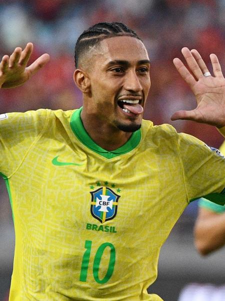 Raphinha (Barcelona) é o artilheiro brasileiro na temporada europeia, com 27 gols Raphinha (Barcelona) é o artilheiro brasileiro na temporada europeia, com 27 gols