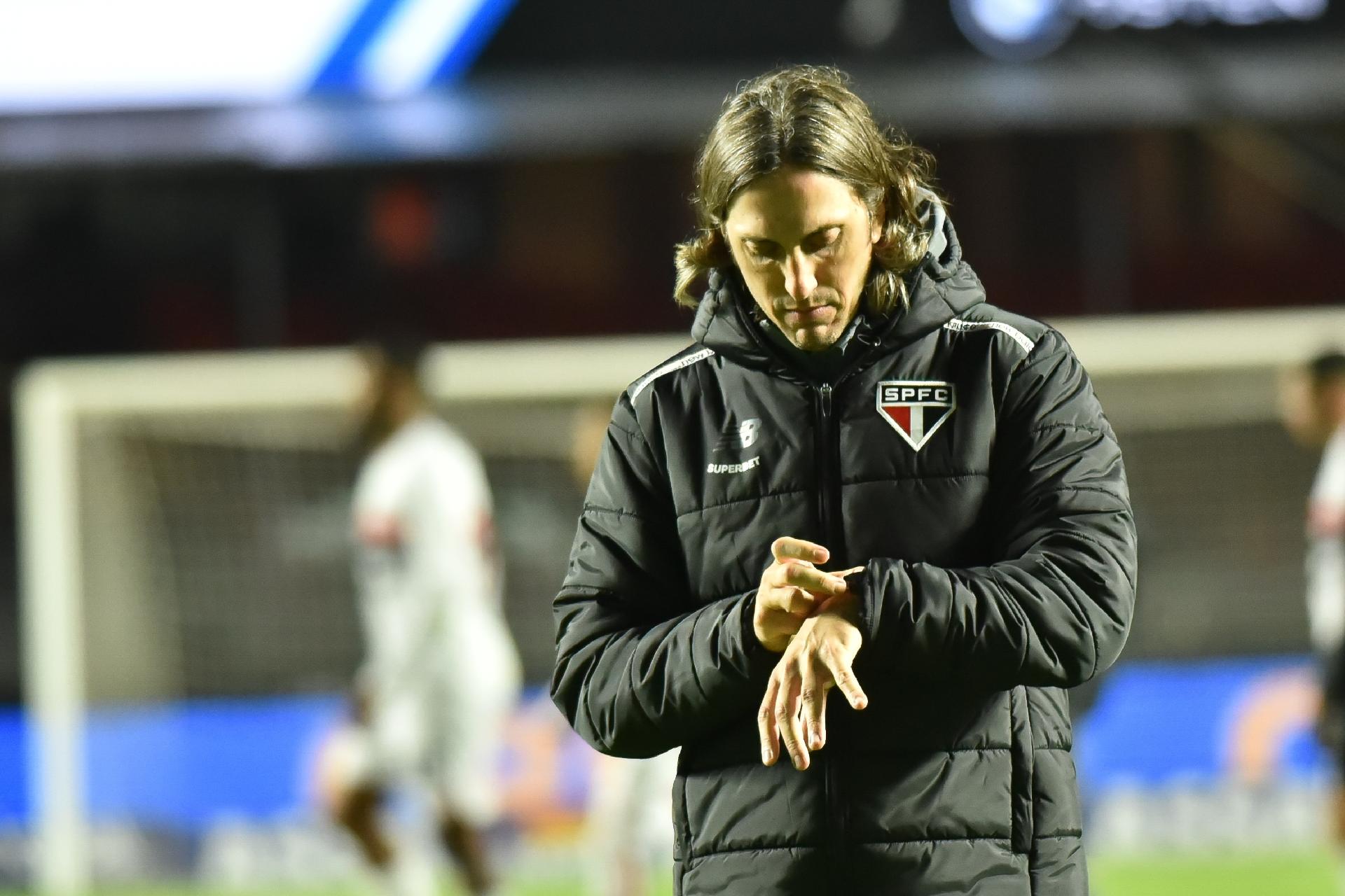 São Paulo aguarda Zubeldía e tem dez dias para decidir futuro
