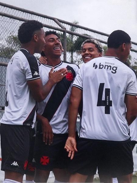 Sub-20 do Vasco comemora goleada por 4 a 1 sobre o Flamengo, na Gávea, pela Taça Guanabara Sub-20 do Vasco comemora goleada por 4 a 1 sobre o Flamengo, na Gávea, pela Taça Guanabara