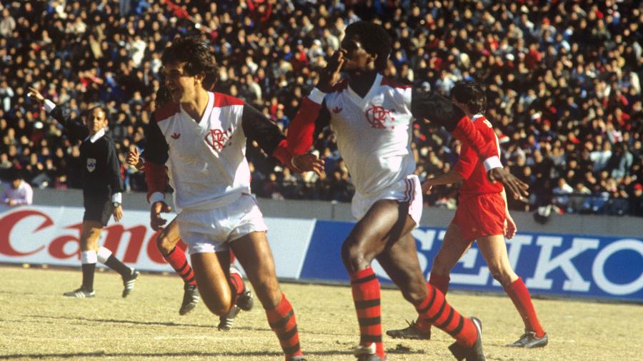 Adílio comemora gol do Flamengo contra o Liverpool no Mundial de Clubes de 1981 - Peter Robinson - PA Images via Getty Images