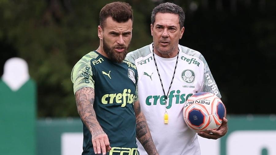 Vanderlei Luxemburgo conversa com Lucas Lima durante treino do Palmeiras ocorrido no começo de março - Cesar Greco/Ag. Palmeiras/Divulgação