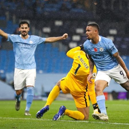 Gabriel Jesus comemorando gol do Manchester City sobre o Liverpool - Clive Brunskill / Getty Images