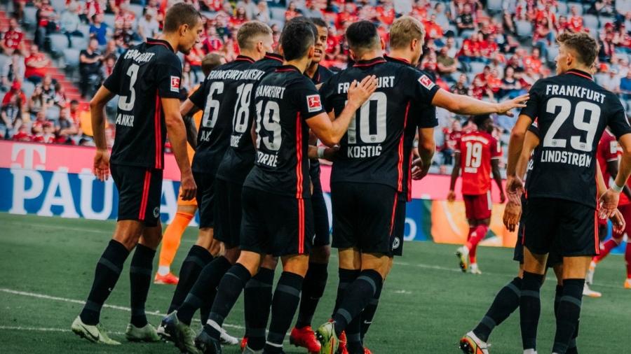 Jogadores do Eintracht Frankfurt comemoram vitória sobre o Bayern de Munique - Reprodução/Twitter