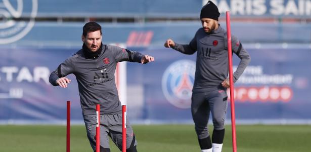 Messi e Neymar durante treino do PSG em fevereiro de 2022