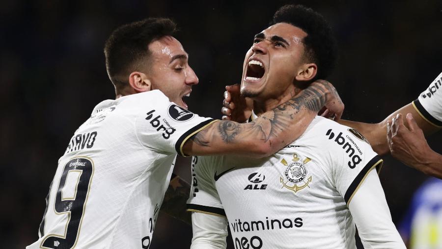 Du Queiroz marcou pelo Corinthians no duelo mais recente na Bombonera, válido pela fase de grupos da Libertadores - ALEJANDRO PAGNI / AFP