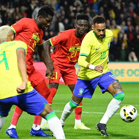 Neymar deu dois passes para gol na vitória do Brasil sobre Gana, nesta sexta-feira (23) - Damien Meyer/AFP