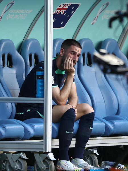 Milos Degenek, da Austrália, chora após vitória contra a Tunísia, pela Copa do Mundo do Qatar - Robert Cianflone/Getty Images