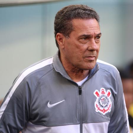 Vanderlei Luxemburgo, técnico do Corinthians, em jogo contra o Athletico pelo Brasileirão - GERALDO BUBNIAK/AGB/ESTADÃO CONTEÚDO